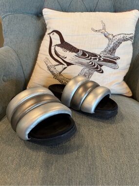 Roam silver puffy slide sandals sz 36
